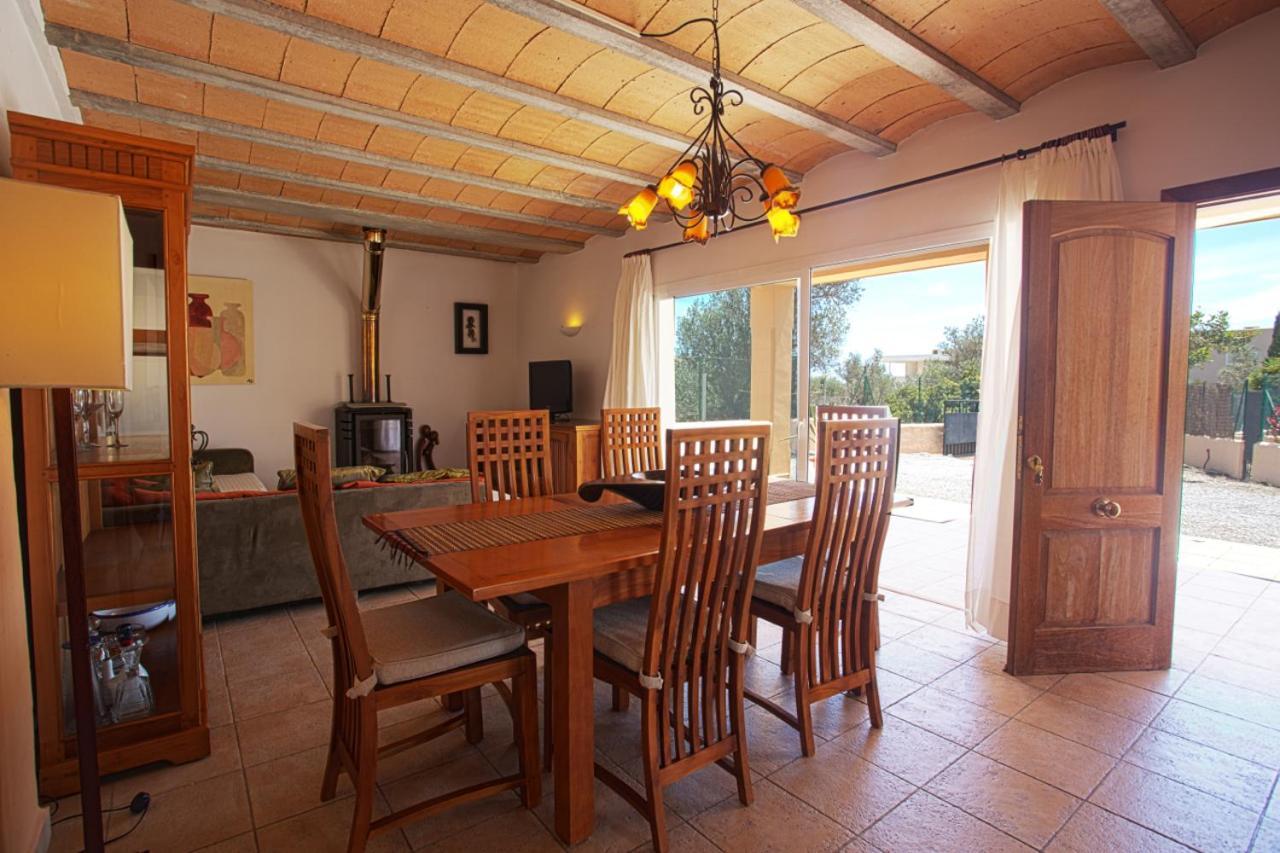 Villa Tom Is Near To Playa Den Bossa Sant Jordi de ses Salines 外观 照片